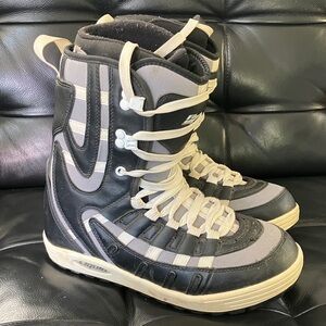 Snowboard Men's size 9 Liquid Black / Gray Snowboarding Boots